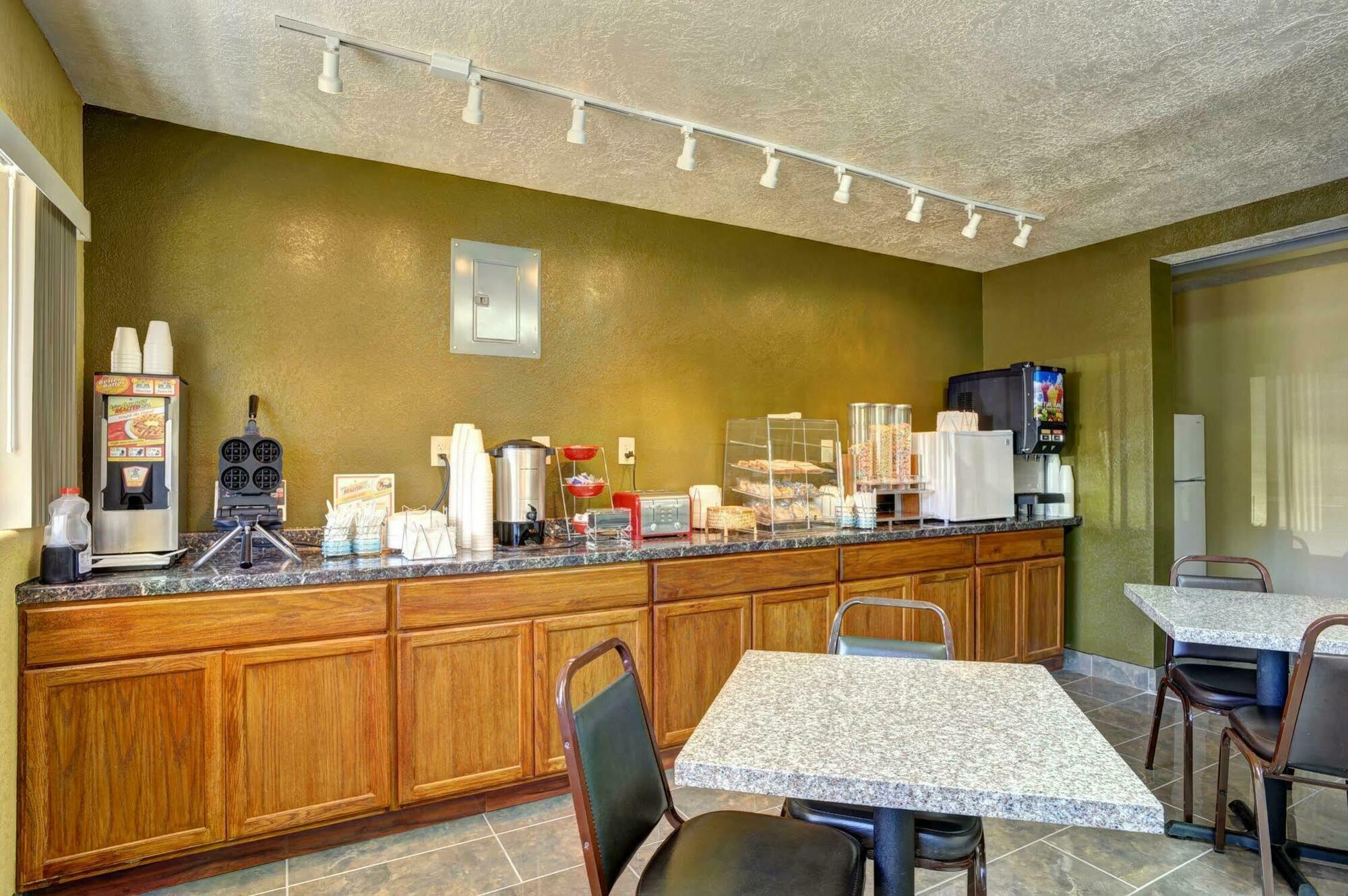 Rodeway Inn Cedar City Bagian luar foto