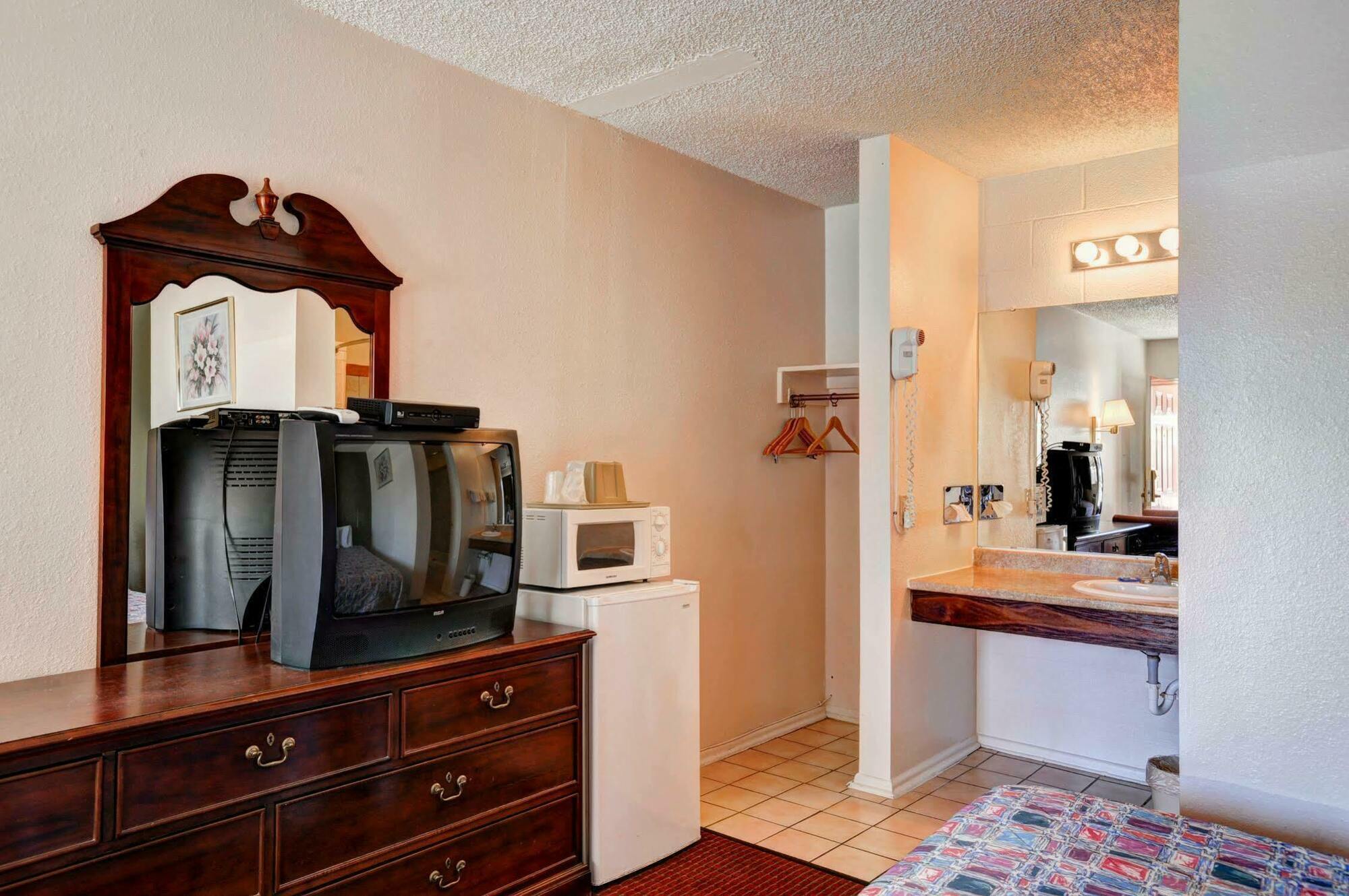 Rodeway Inn Cedar City Bagian luar foto