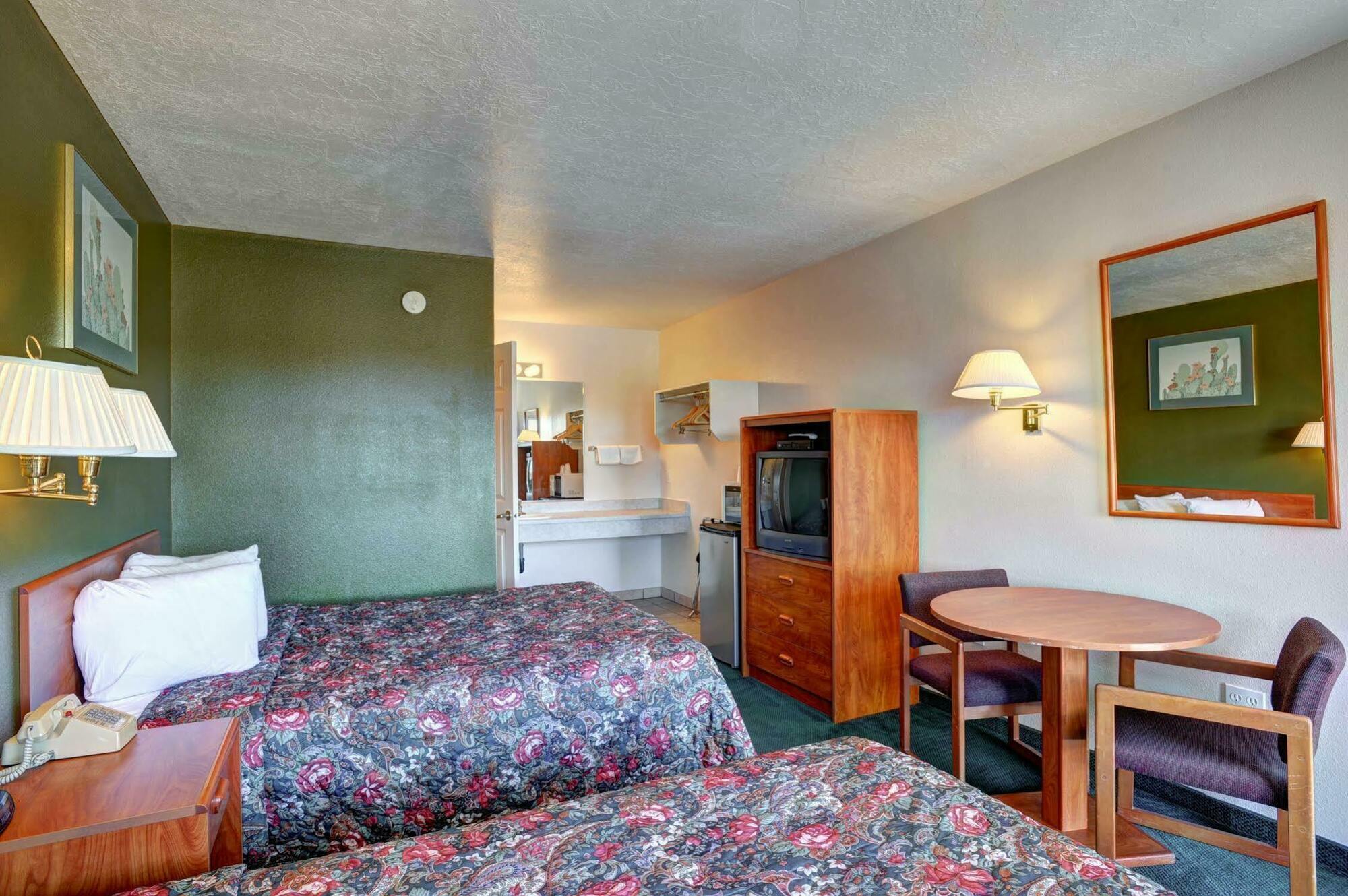 Rodeway Inn Cedar City Bagian luar foto